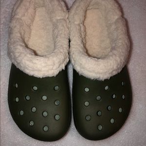 Fuzz-lined Crocs🐊